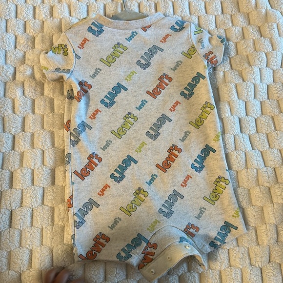 3 month size Levi’s Romper - Picture 2 of 2